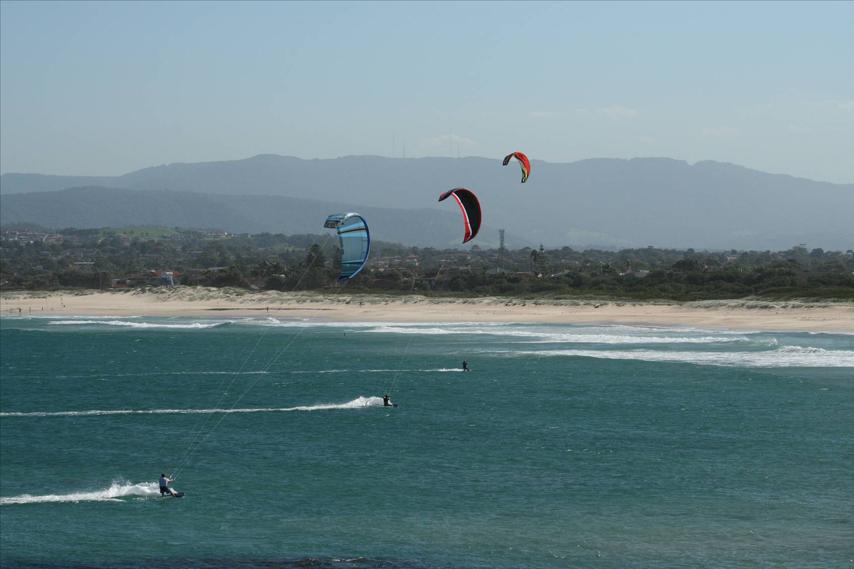 Synchronised kitesurfing