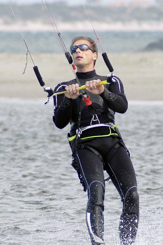 Kitesurfing the sandbar at Safety Bay