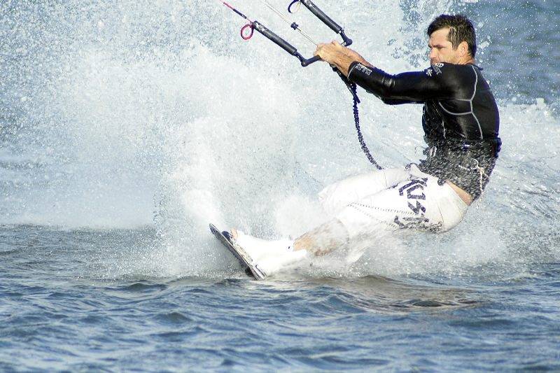 Kitesurfing the sandbar at Safety Bay