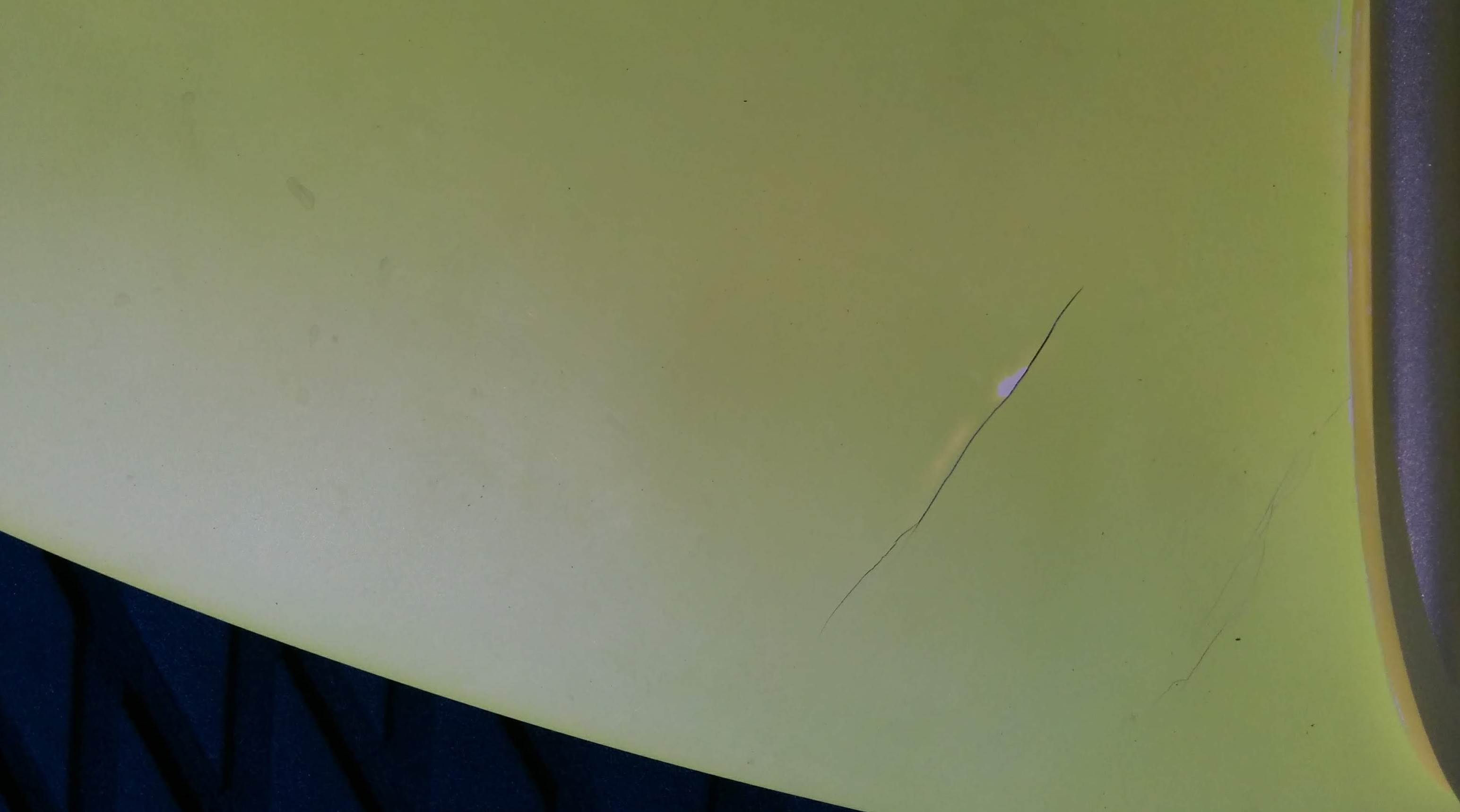 CR-X front wing crack - close