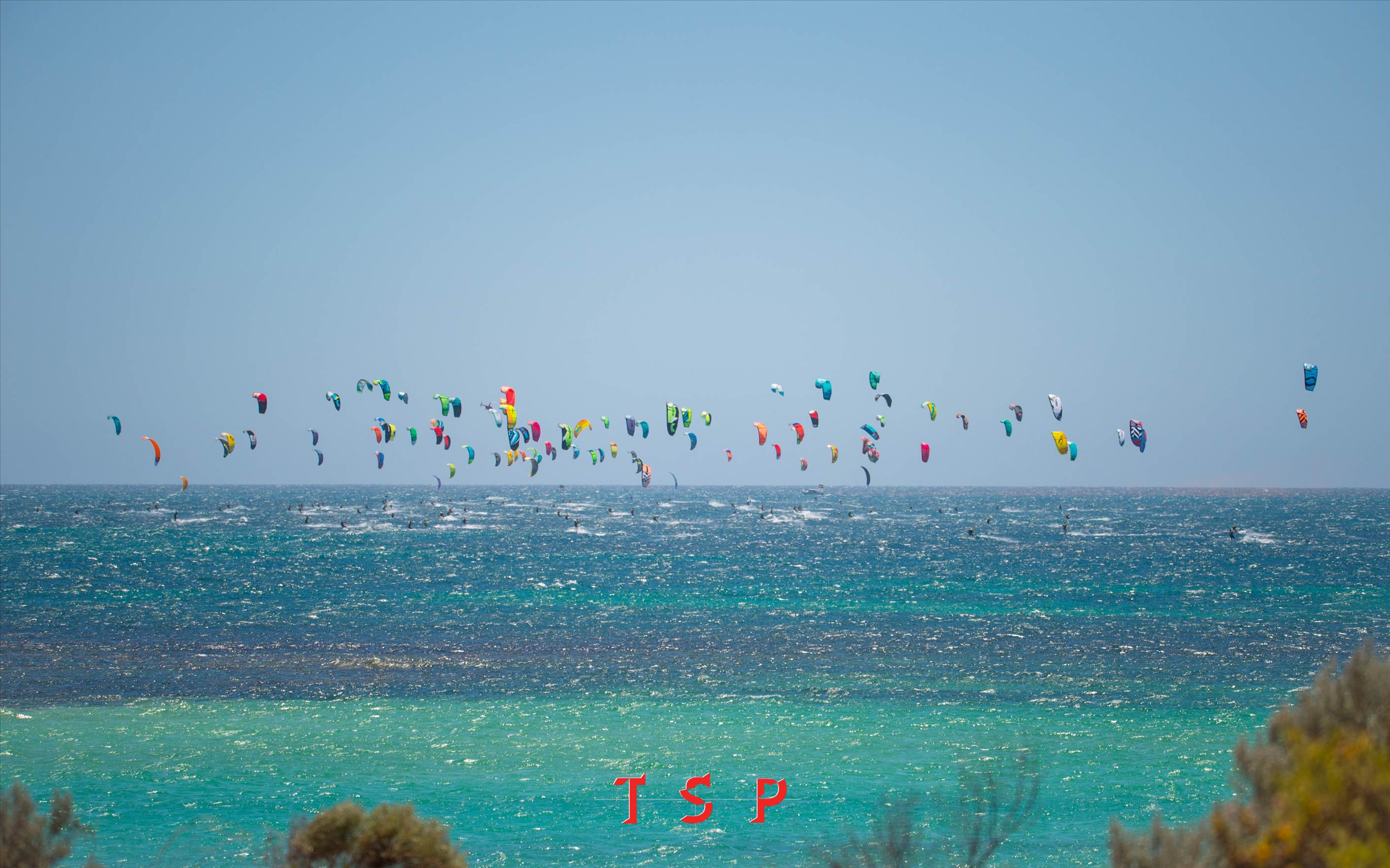 Kitesurfers heading out to 1st turn marker