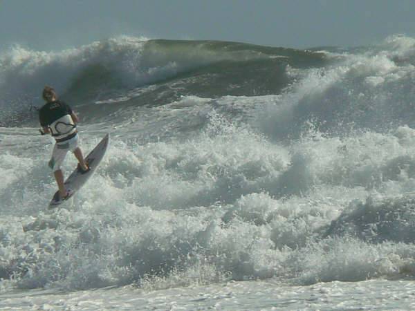 Surf Connect Team Rider Zeke ripping it up