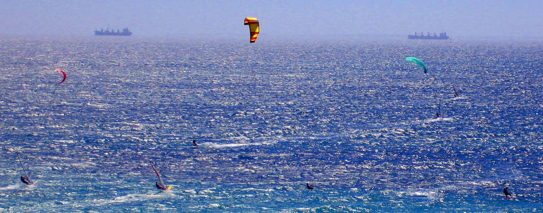 Kiters and windsufers can play well together!