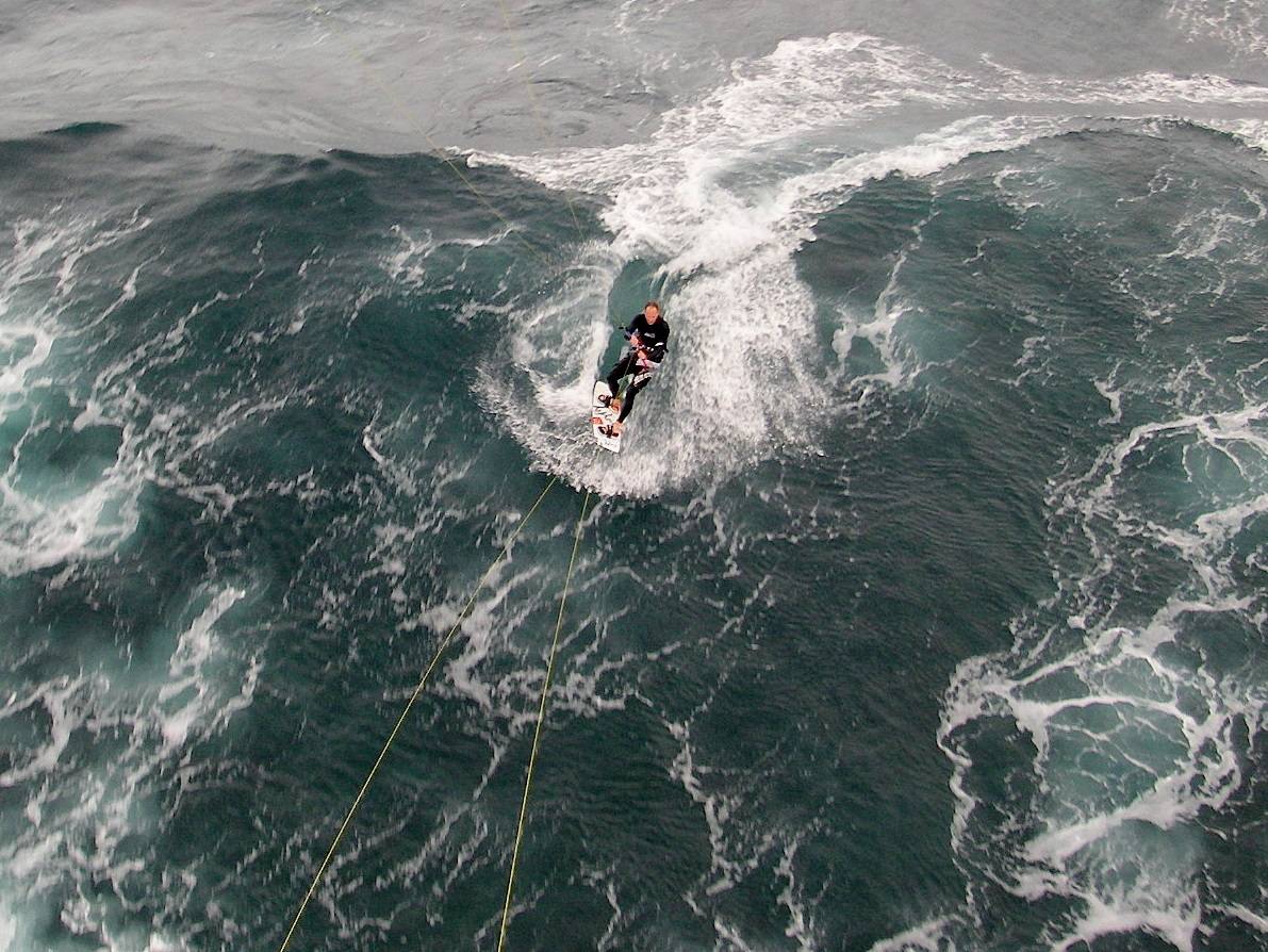 9m 2009 Griffin 17 knots 124 board