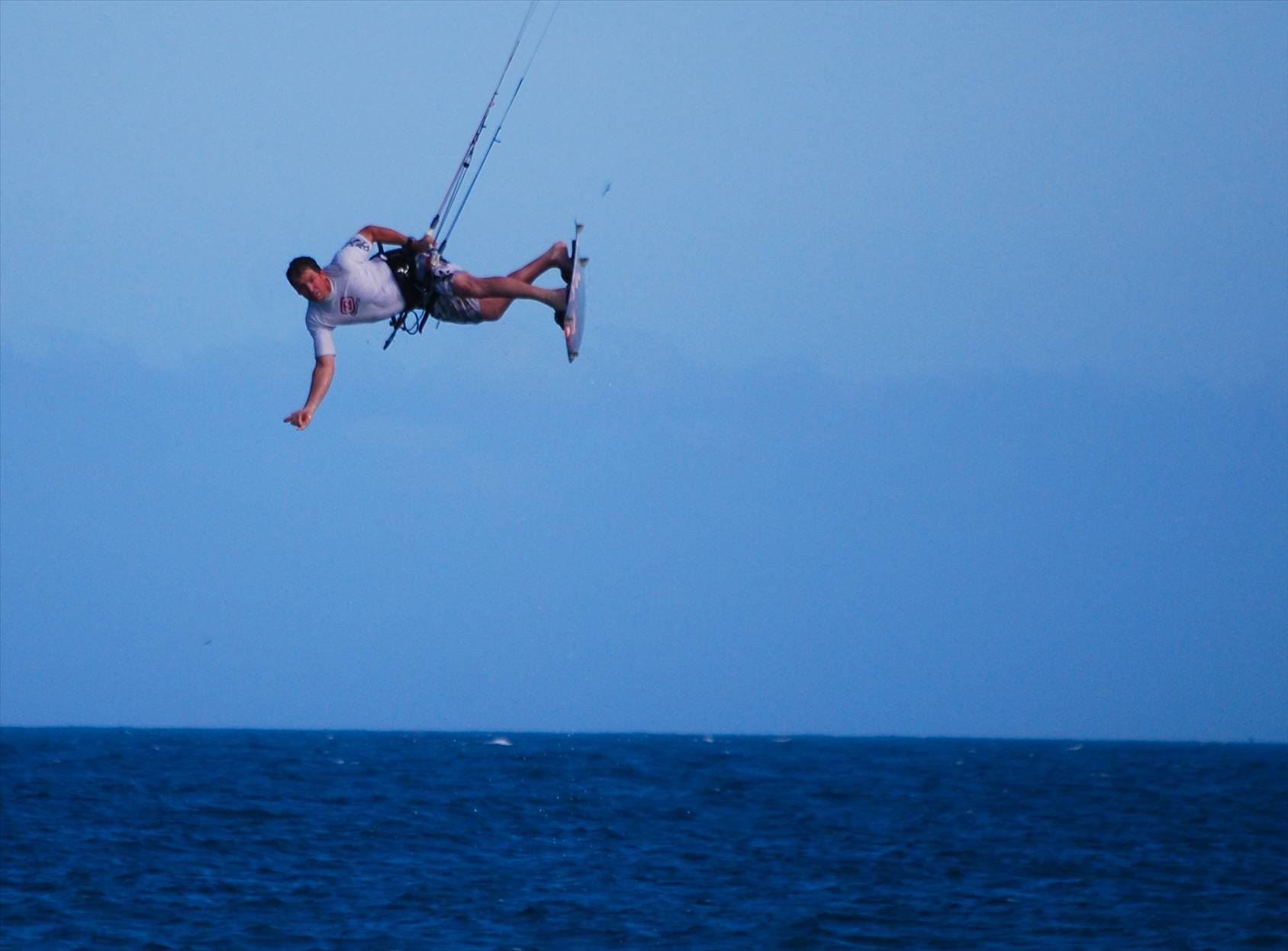 Gerry kitesurfing at Warilla Beach 27/11/08