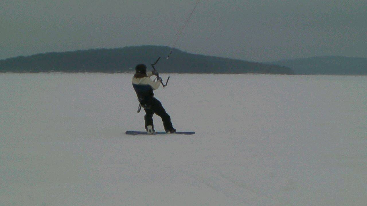 Snowkiting in 7 knots