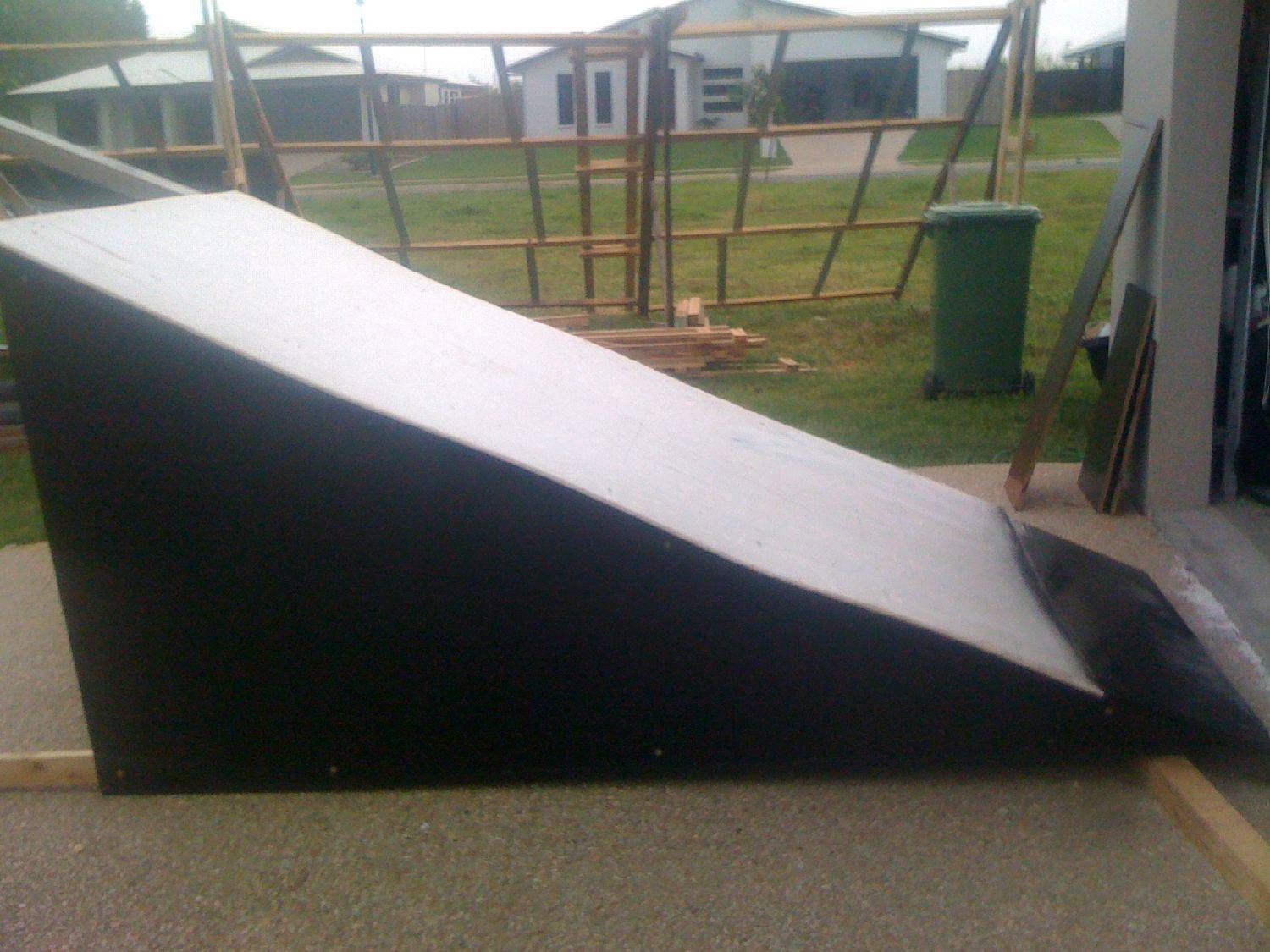 20m flat bar coming along and the KSA kicker is almost done!