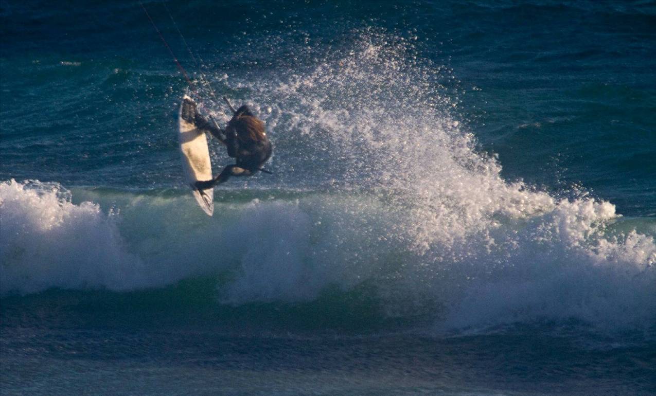 Strapless kitesurfing