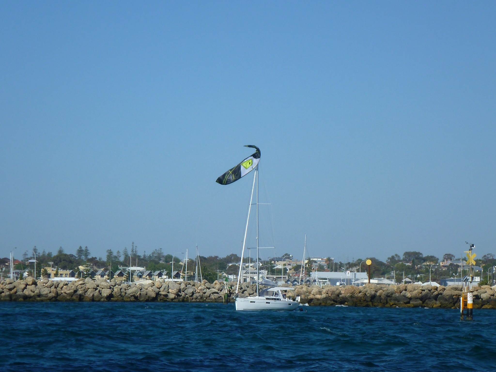 Kite vs. yacht