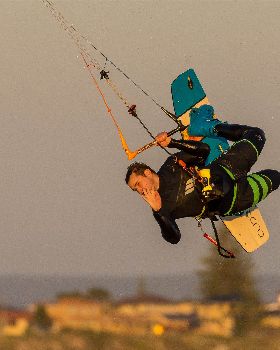 Kitesurfing