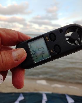 8m Peak4 lite wind foiling