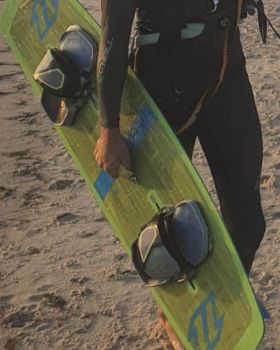 Kitesurfing