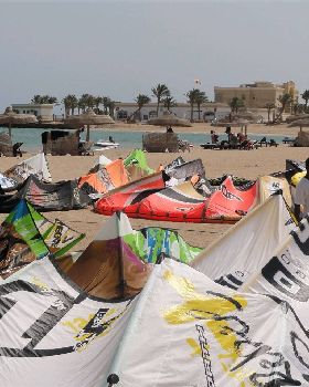 Kitesurfing