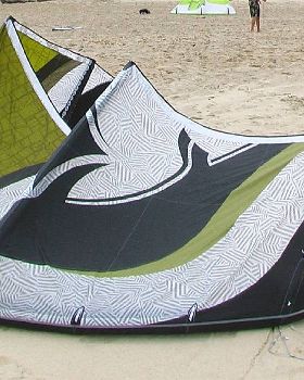 Kitesurfing