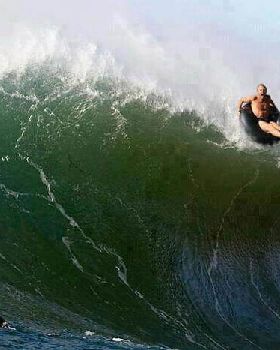 Kitesurfing