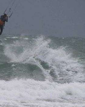 Kitesurfing