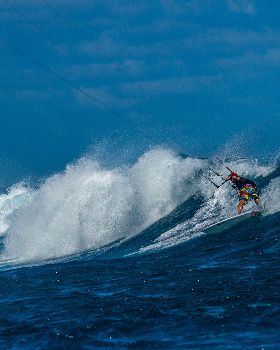 Kitesurfing