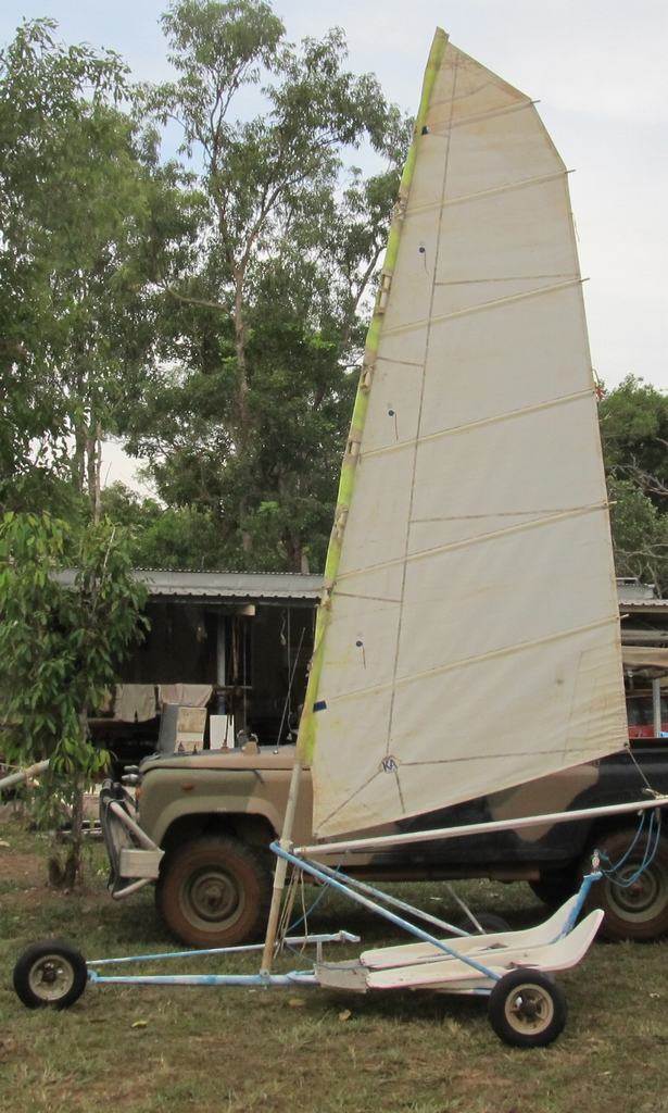 scouts tandem landyacht  side