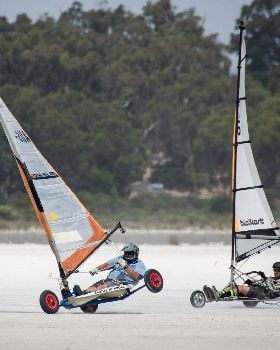 Chook overtaking blokart 3