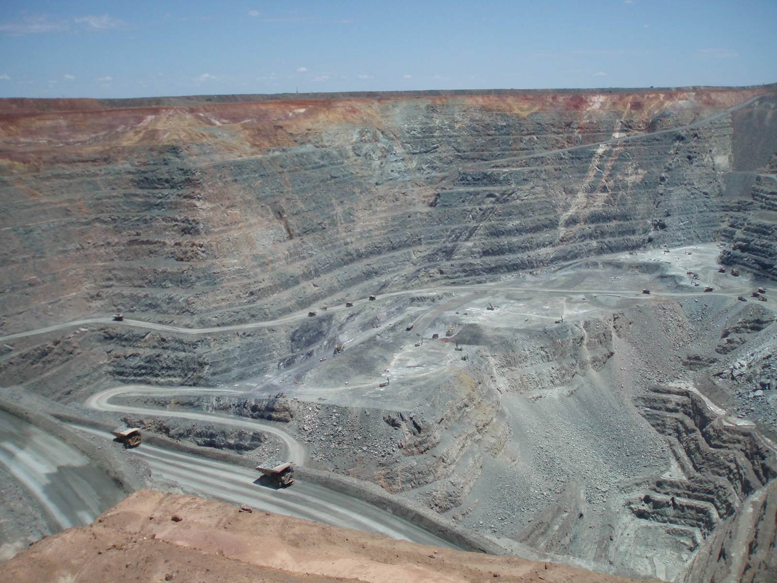 Super-pit