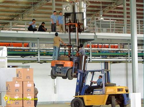 forklift%20on%20a%20forklift