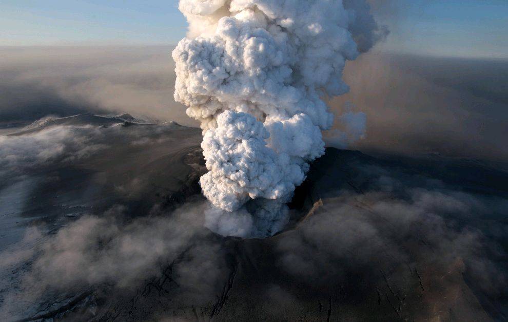 e25 23048757