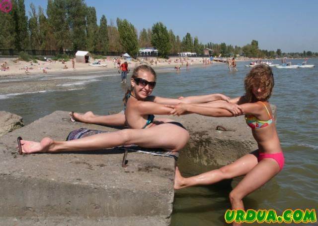 massive stretching girl