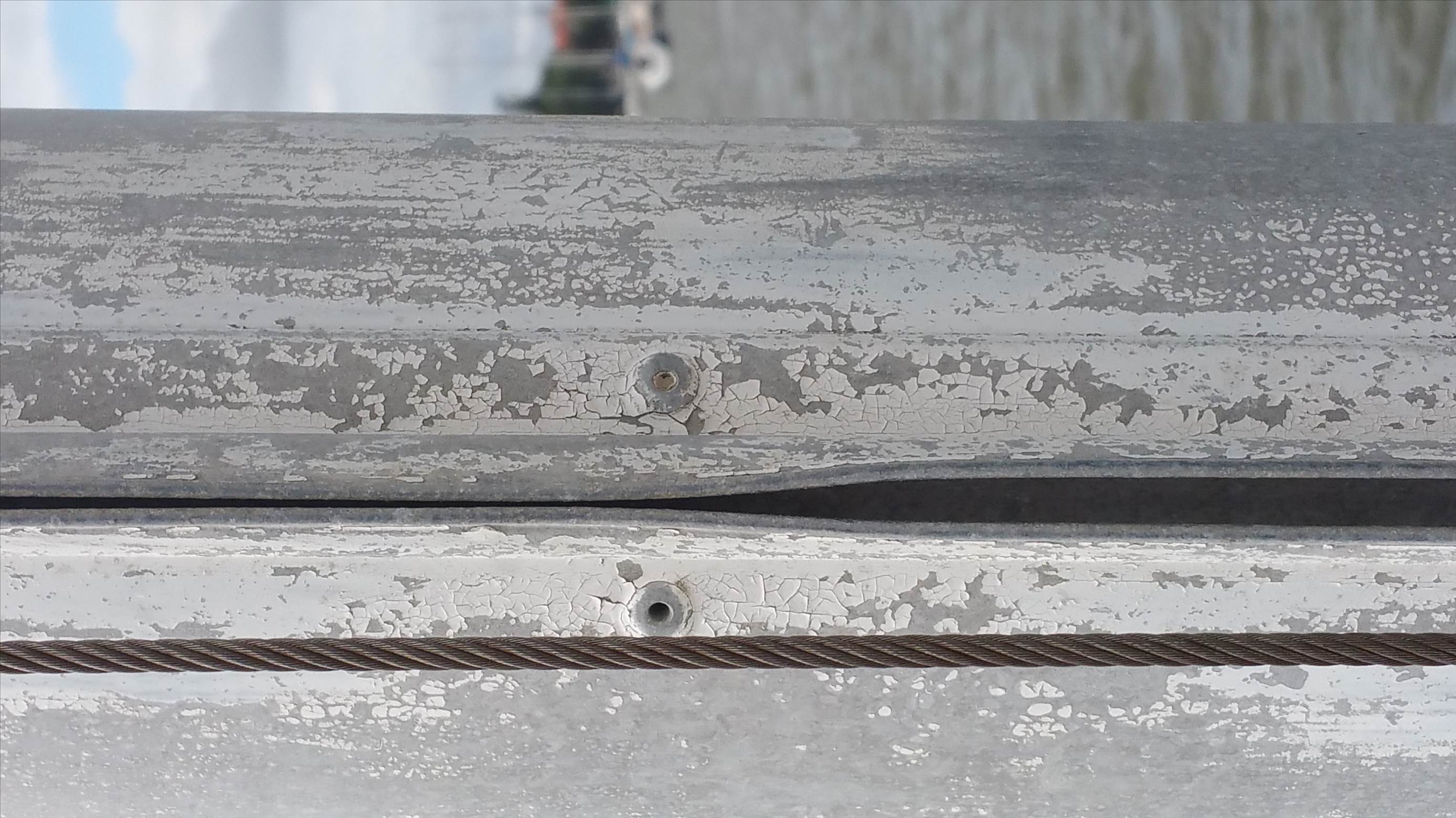 busted mast track