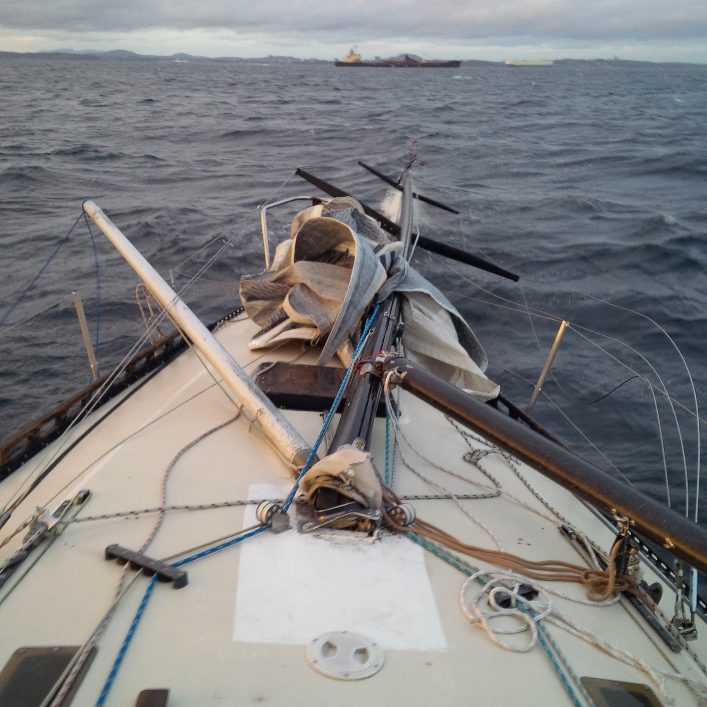 25 Broken Mast