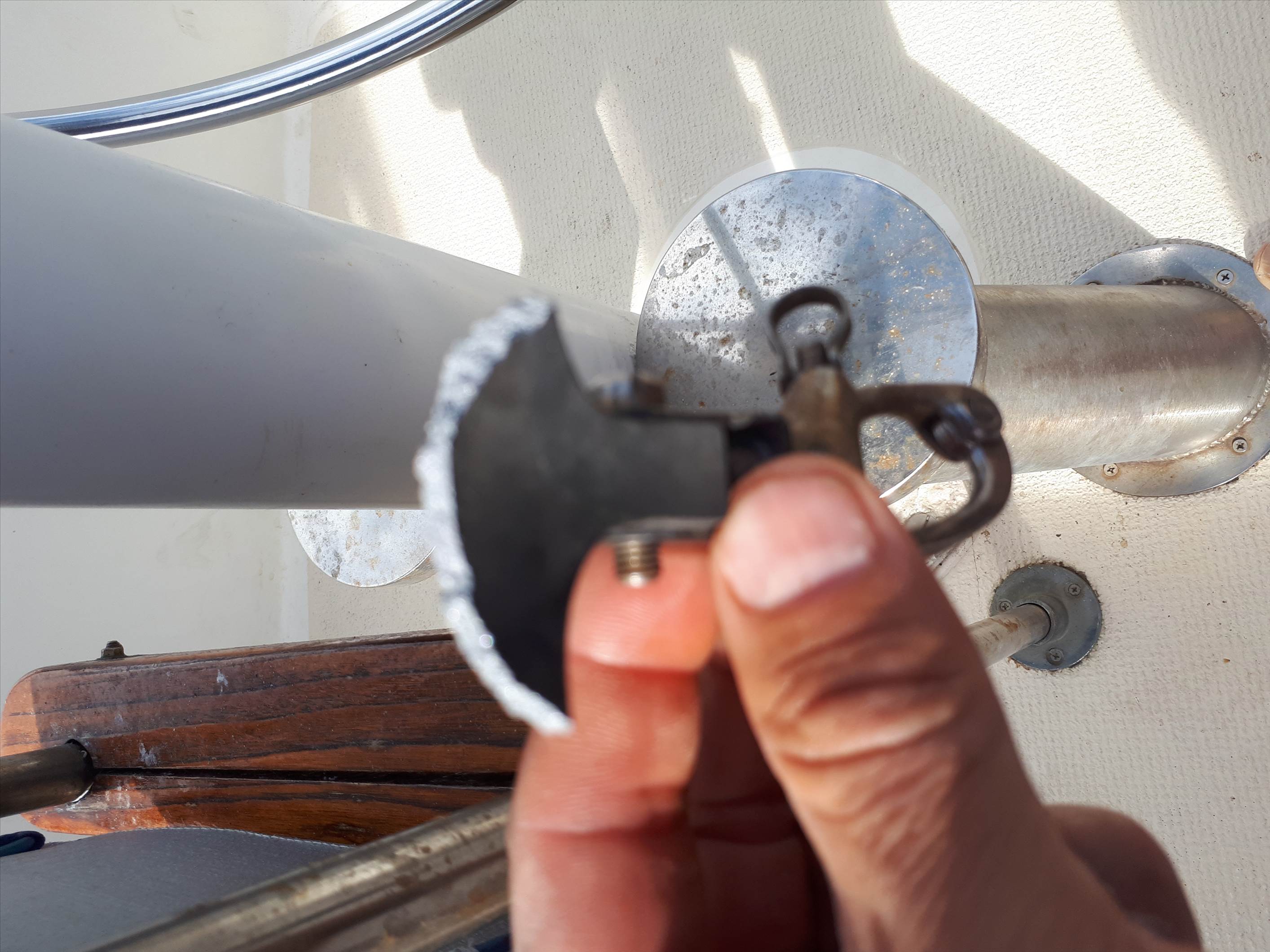 1501383790617-237314292