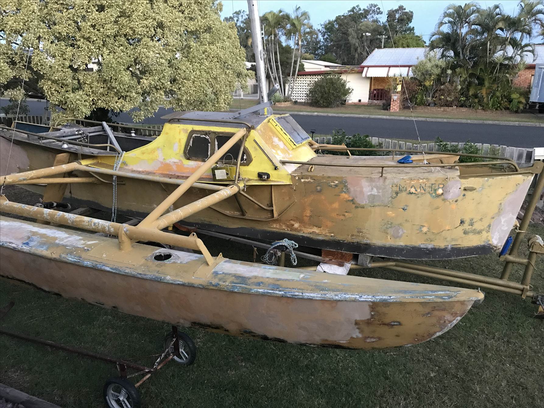 Unknown trailerable trimaran