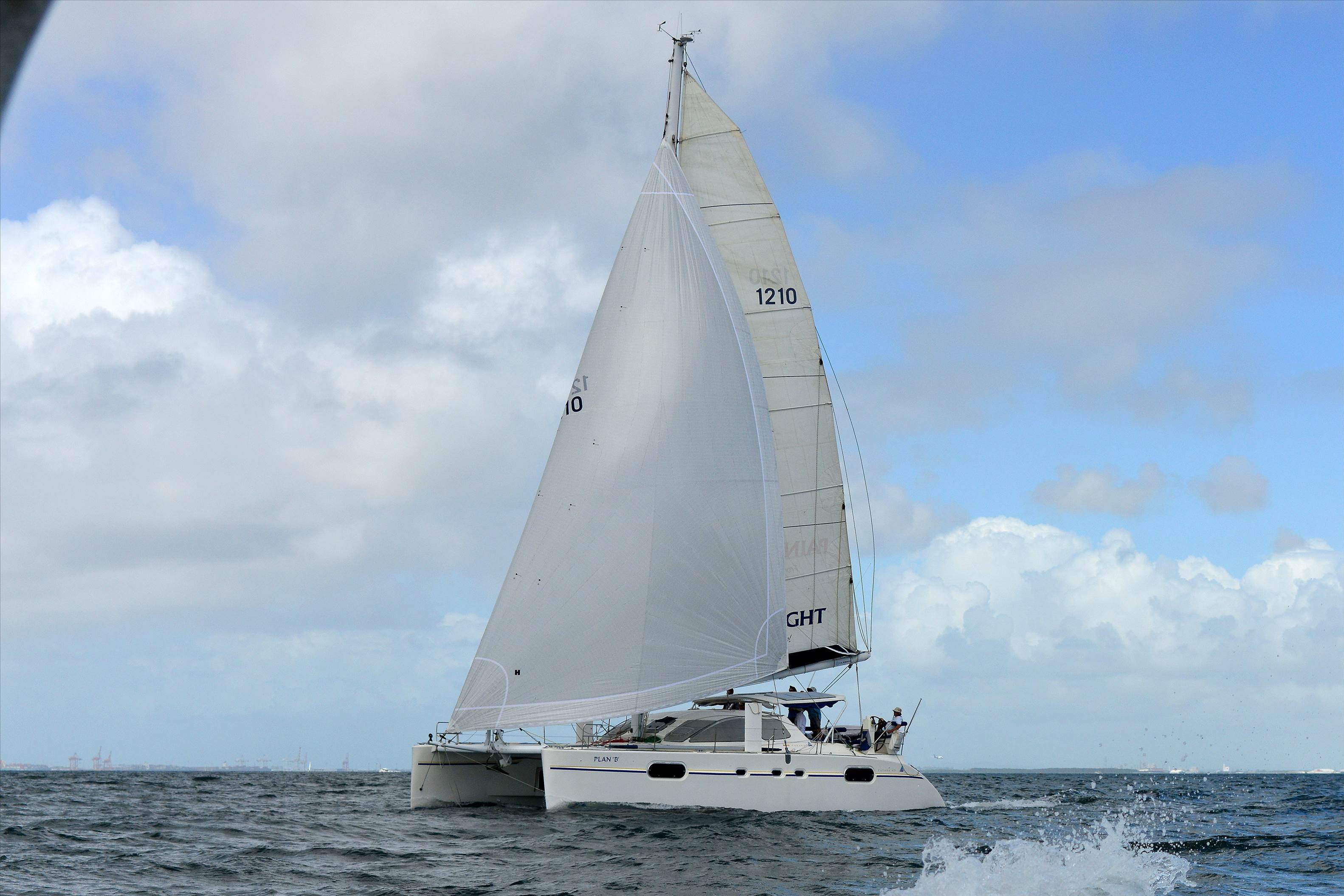 2018 Brisbane to Gladstone Multihull Race Start