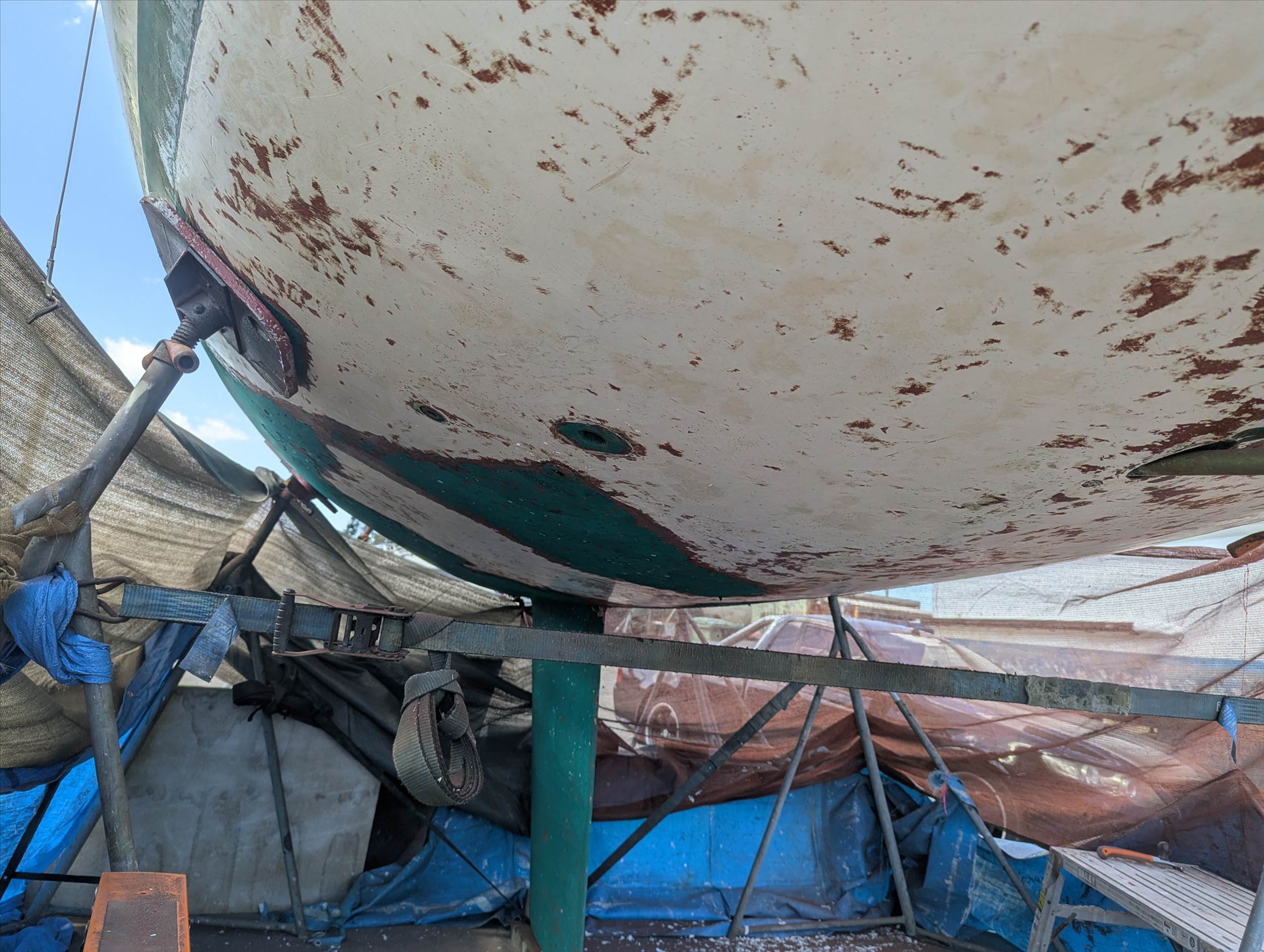 Scraping antifoul from hull