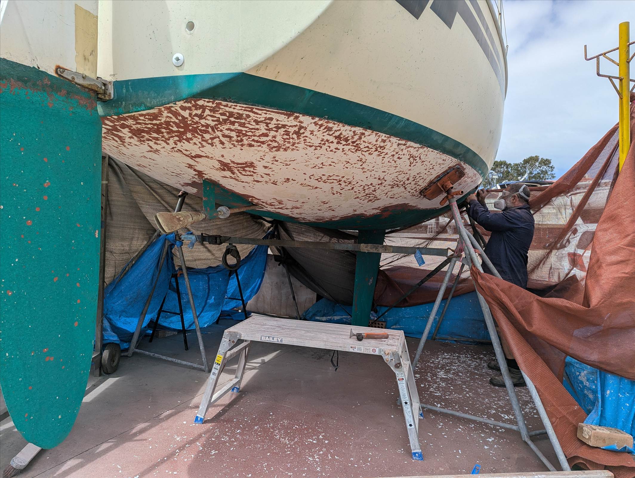 Scraping antifoul from hull