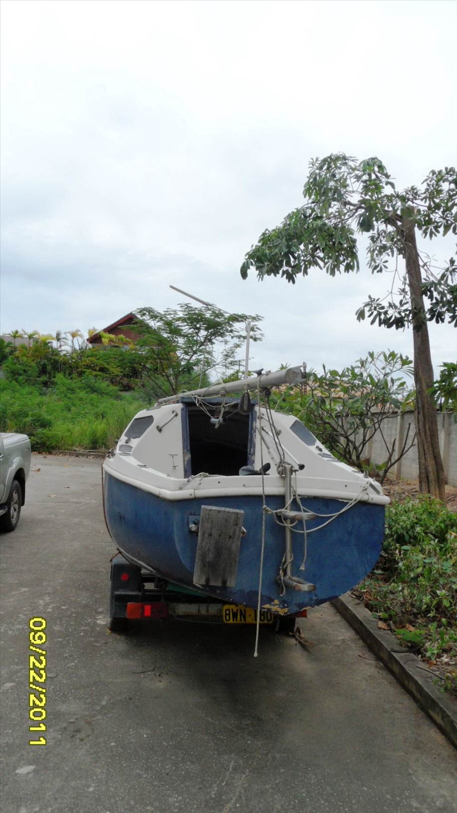 LittleSaileboatonTrailer2