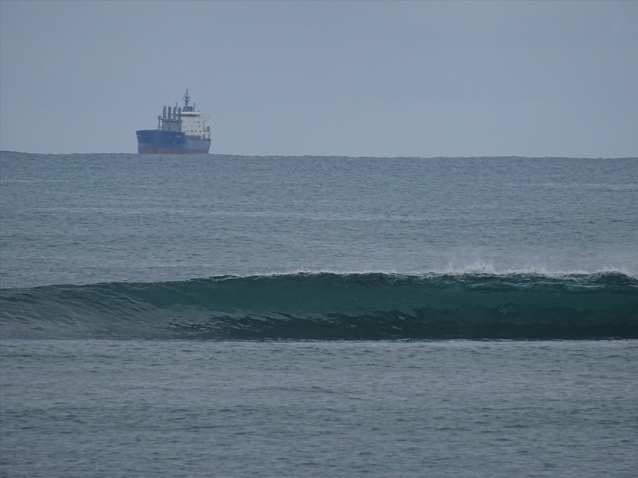 Qld SUP surfing team members in action
