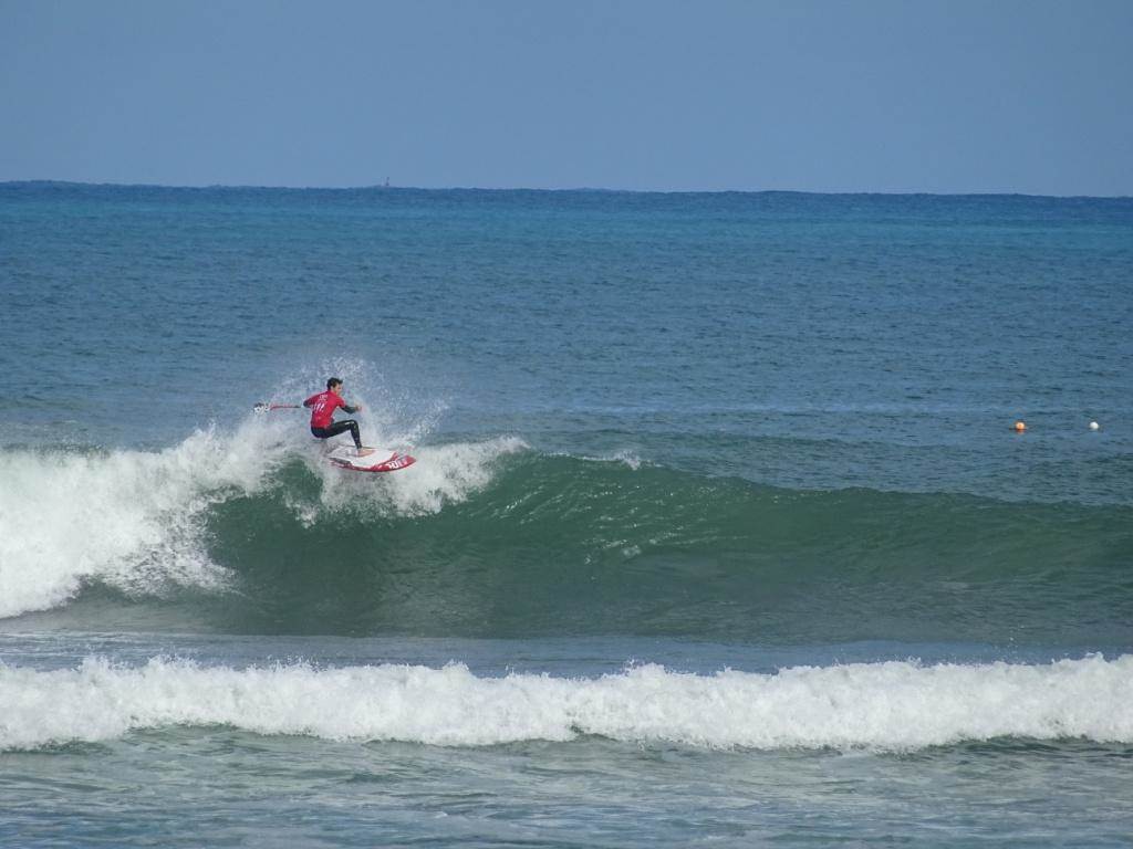 Qld SUP surfing team members in action