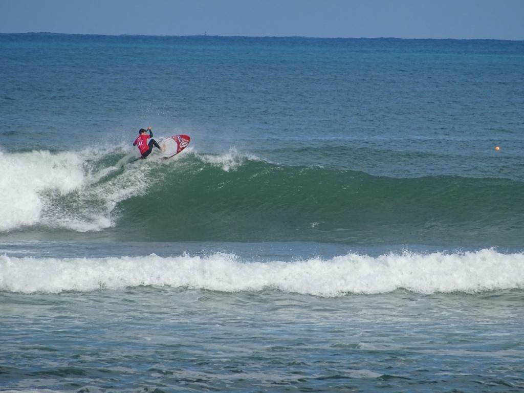 Qld SUP surfing team members in action