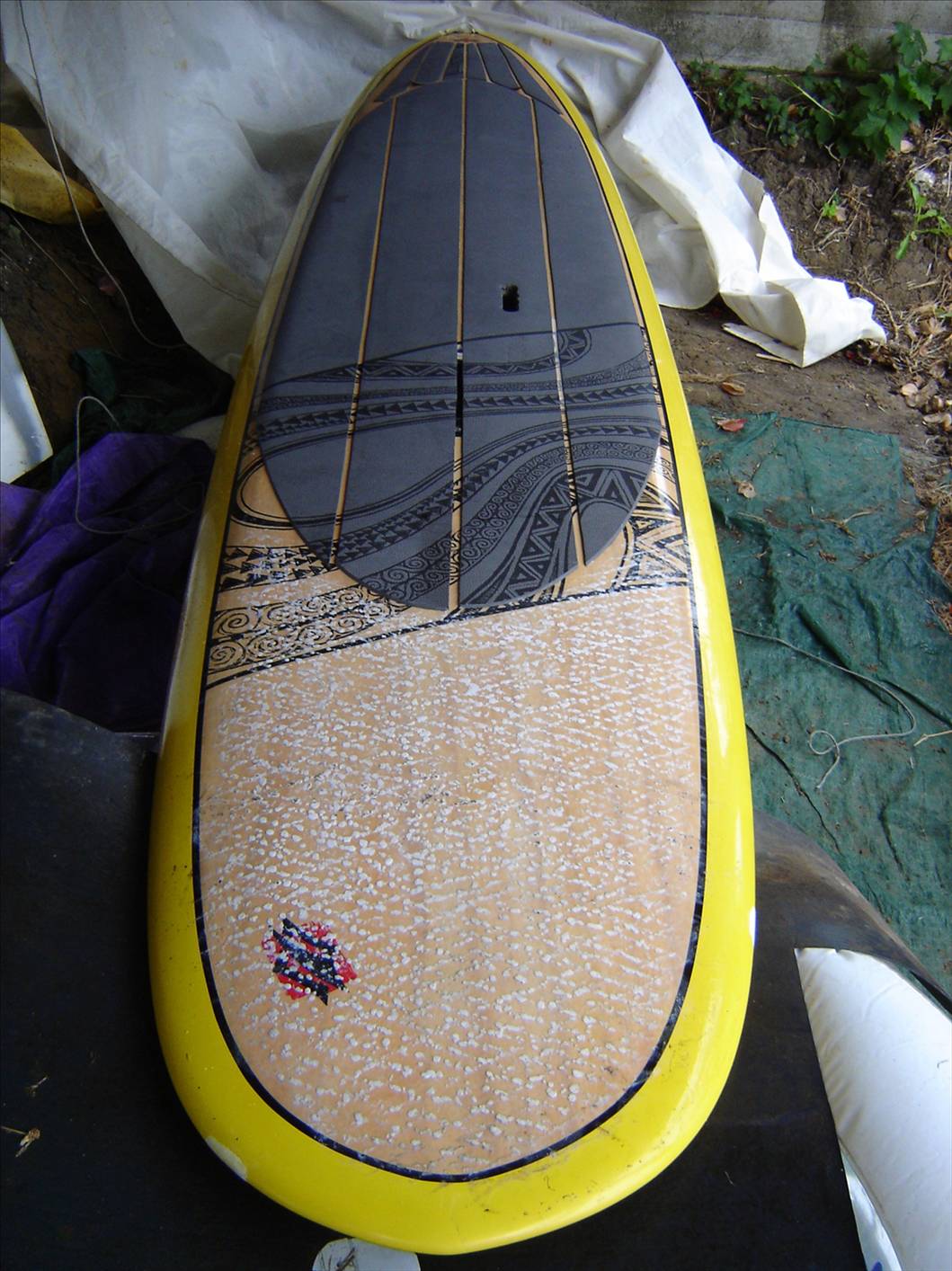 106\" SUP with small H2 FCS side fins & 7 3/4\" flexy centre fin
