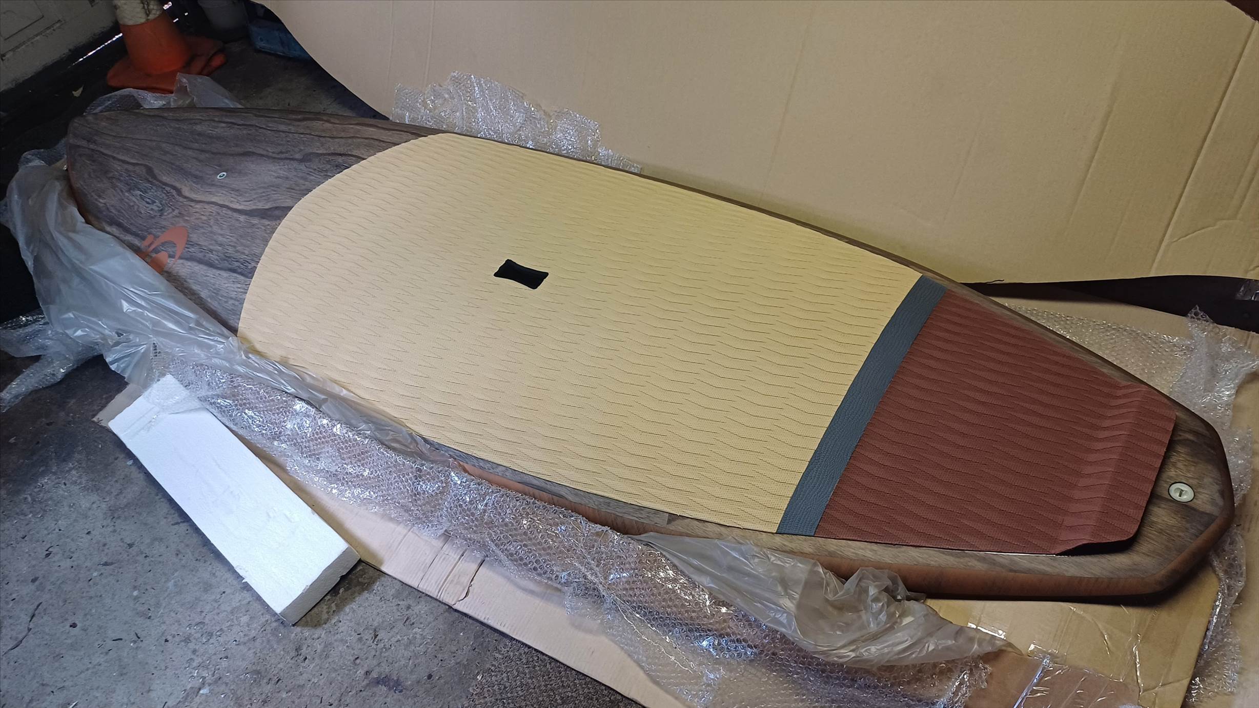 Sunova 8'10" Ghost unwraped