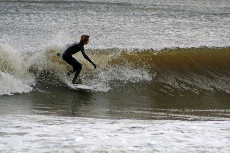 average surf day