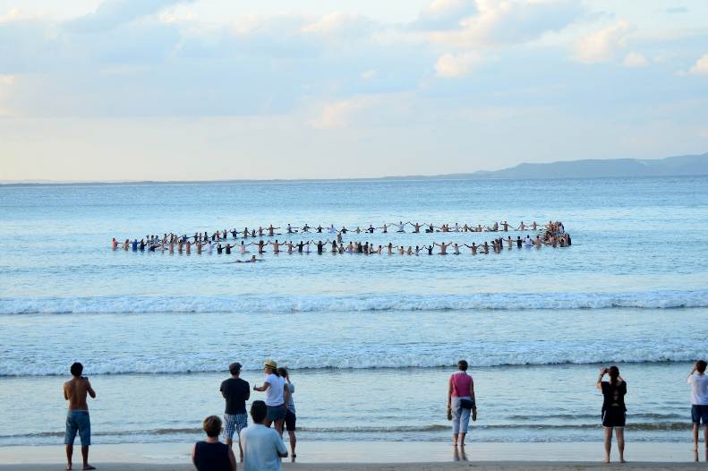 Noosa FOS PAddle Out