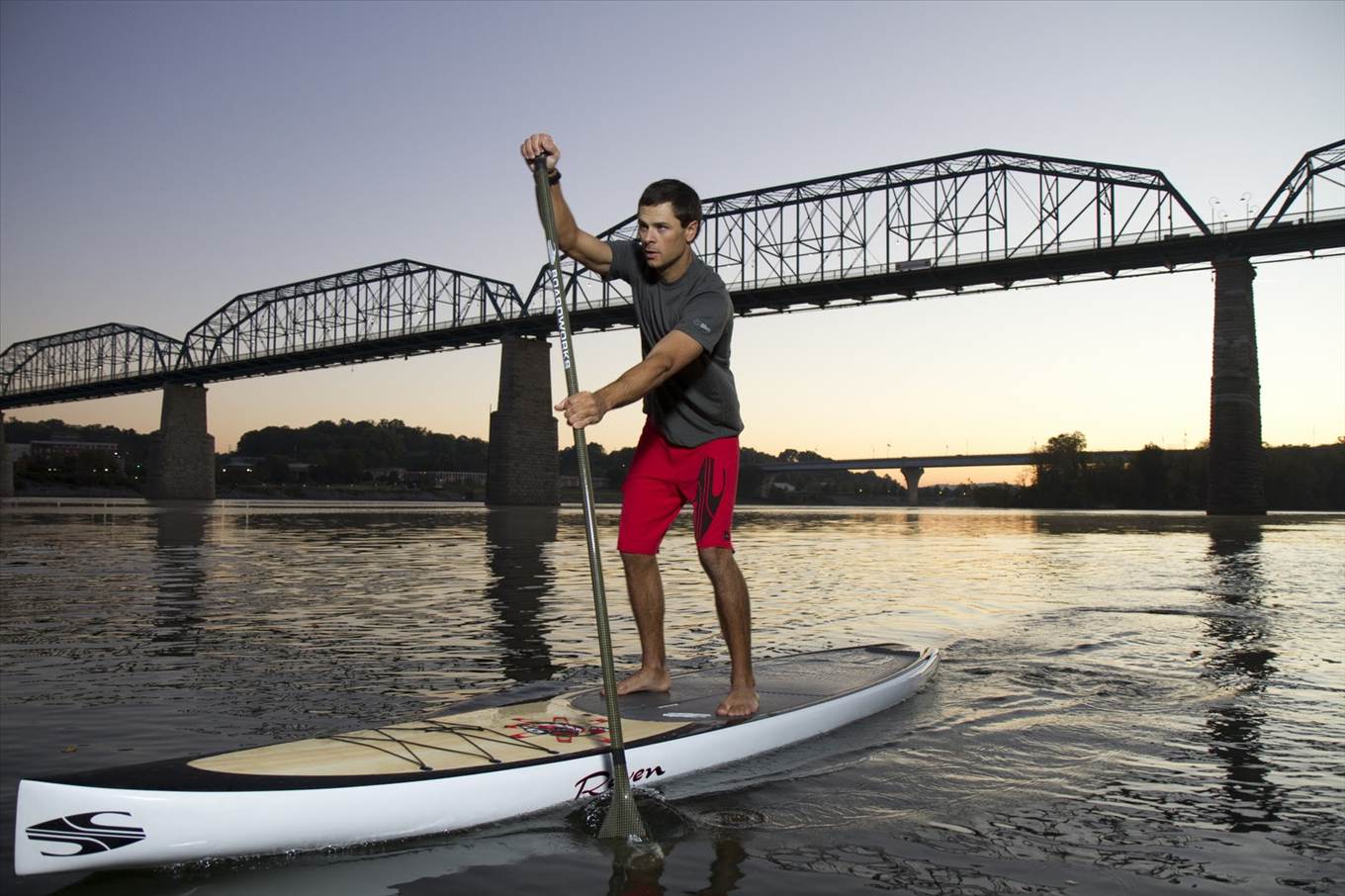 Raven paddling