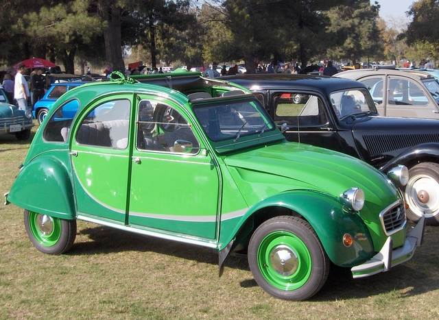 1-Green Citroen 2CV