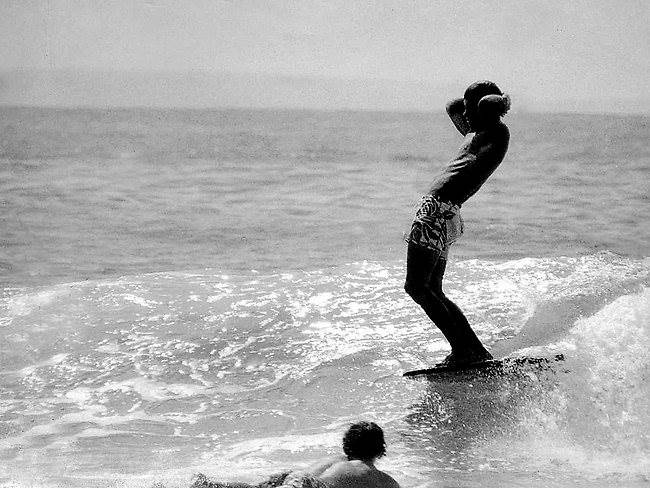 595942-surfing-photography