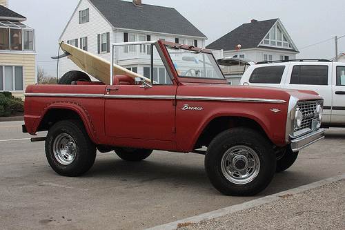 ford-bronco-surfboard