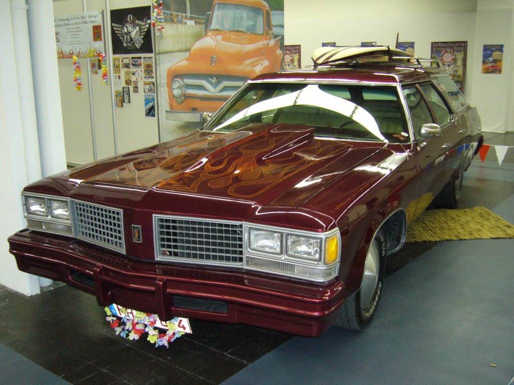 oldsmobile-88-custom-cruiser-station-63148