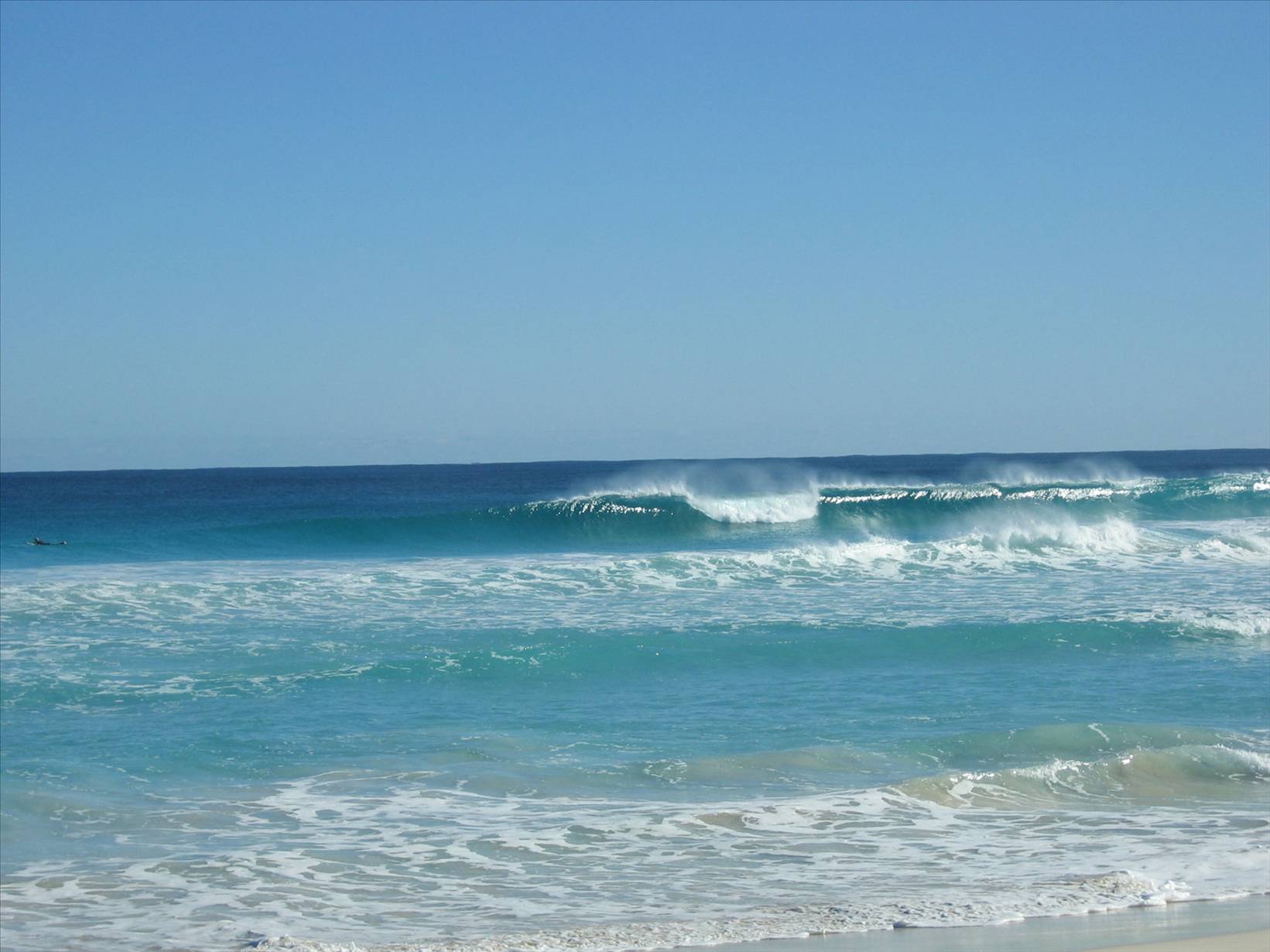 offshore, no one around,love mid week surfs!