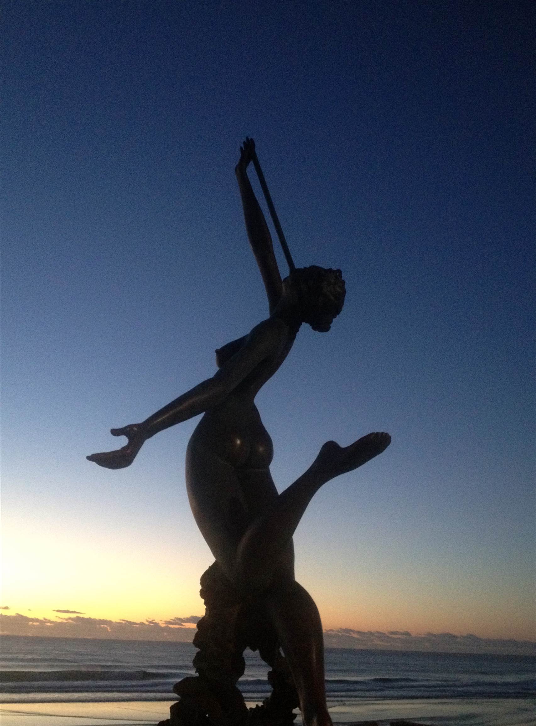 Main Beach Statue 009