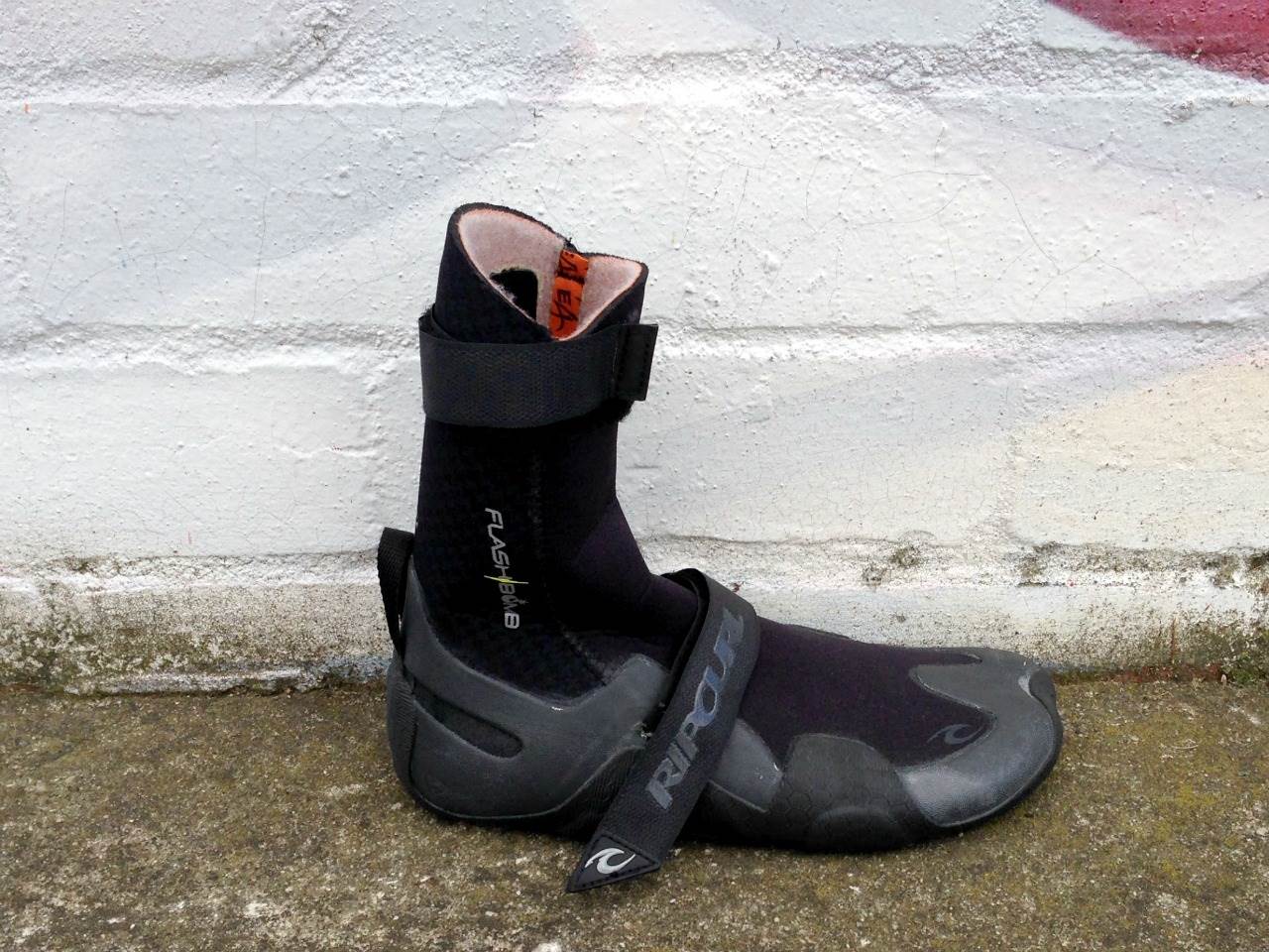 RIP CURL FLASHBOMB 3MMSPLIT TOE BOOTS